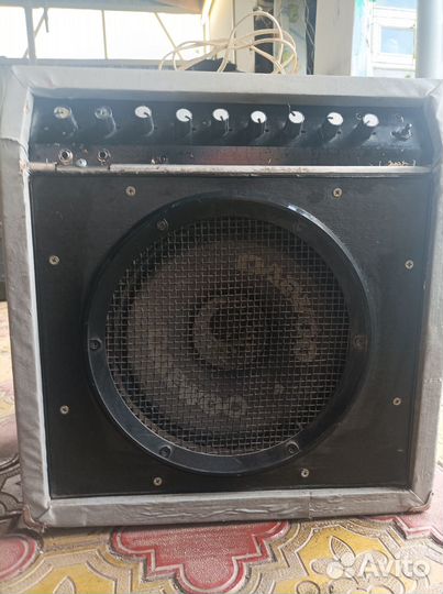 Гитарный комбоусилитель