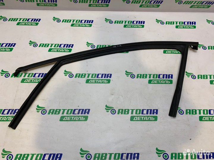 Уплотнитель двери стекла передний левый Mazda 3Bp