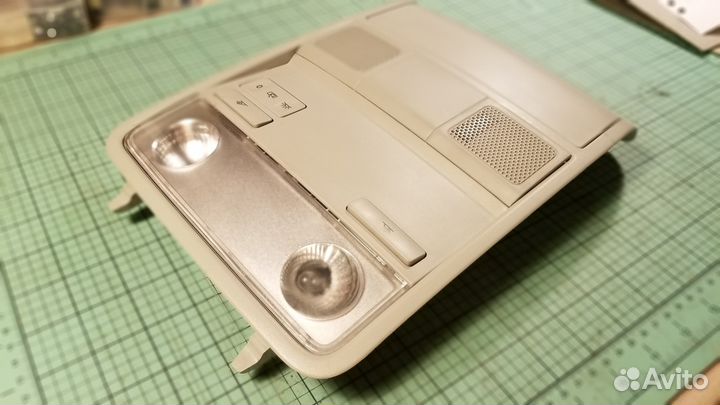 Плафон. Потолочная консоль VW 1K0947105 в сборе