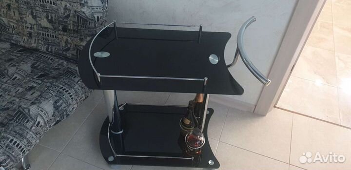 Журнальный столик на колесах