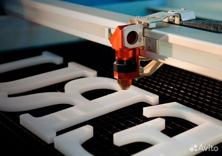 Лазерная резка пластика пэт акрила оргстекла