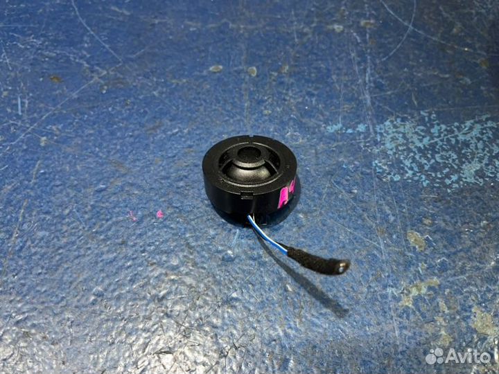 Динамик Audi A4 B8