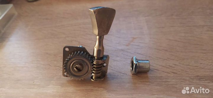 Колок на бас-гитару Урал