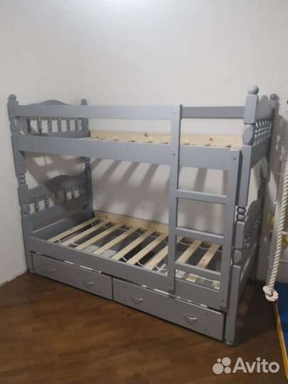 Двухъярусная кровать из массива 