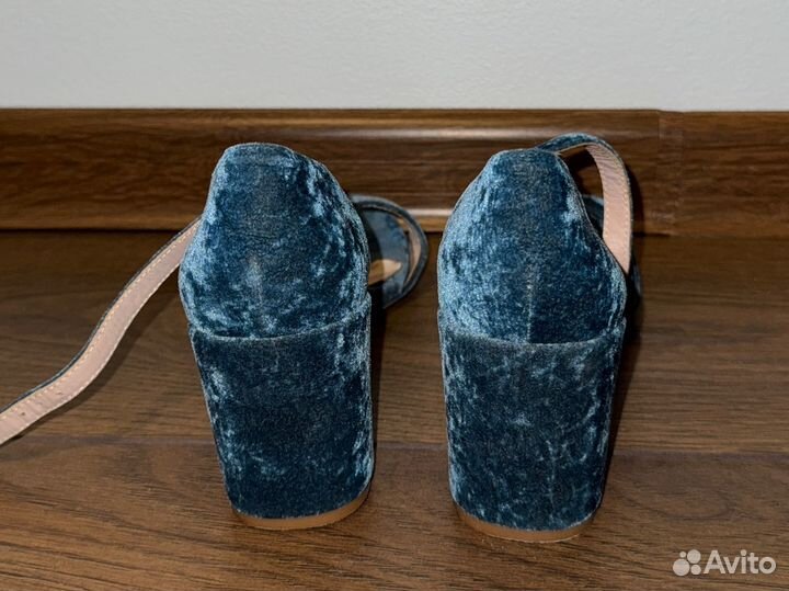 Босоножки женские зеленые бархатные