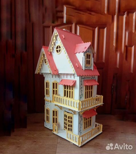 Кукольный домик с мебелью
