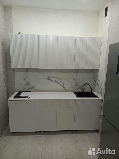 Кухонный гарнитур новый белый