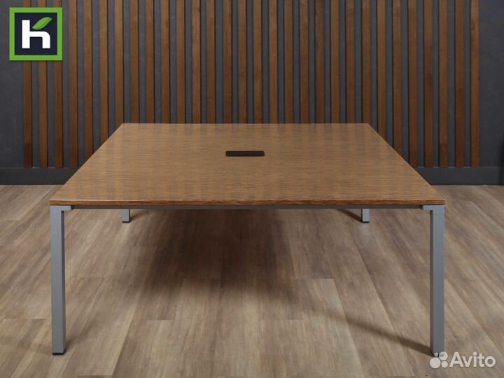 Стол для переговоров