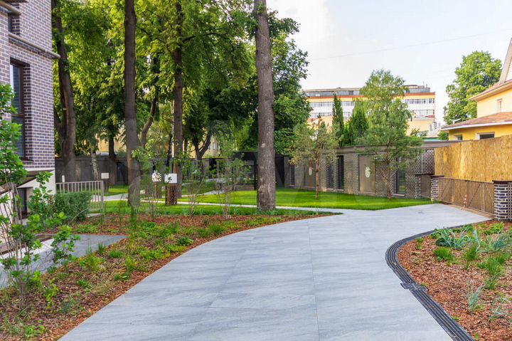 2-к. квартира, 84 м², 2/4 эт.