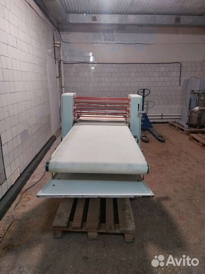 Машина тестораскаточная