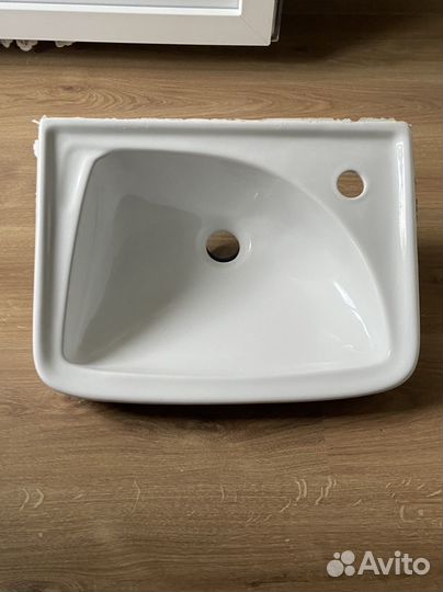 Раковина с краном