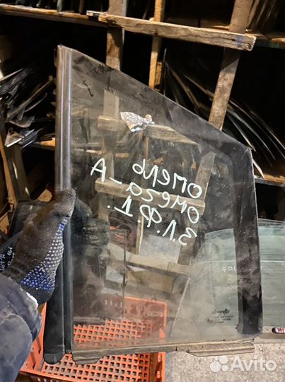 Форточка задняя левая opel omega-A