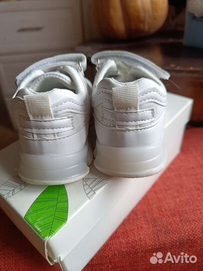 Кроссовки детские 21 размер новые