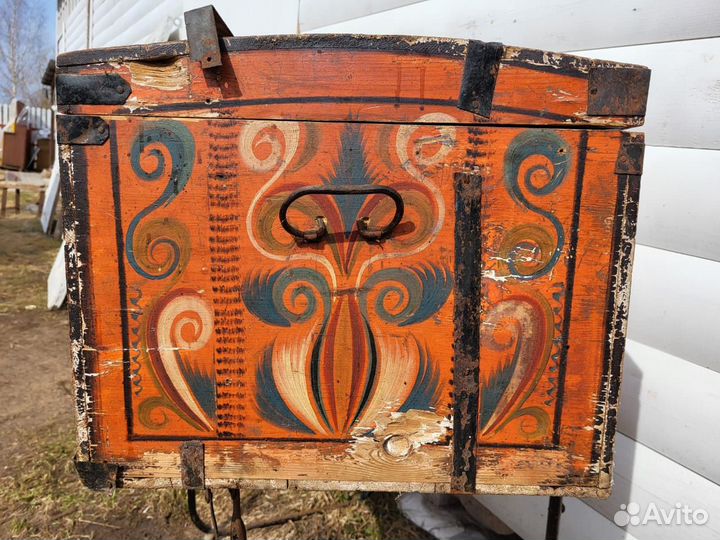 Сундук старинный росписной