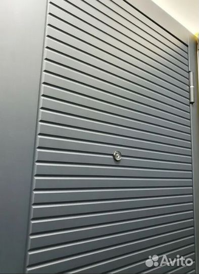 Дверь входная новая на Рождественского,5стр2