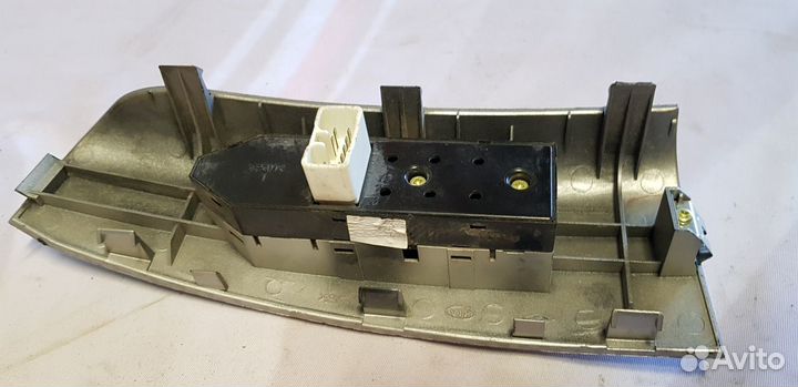 Kia Sportage 2 Кнопка стеклоподъемника передняя