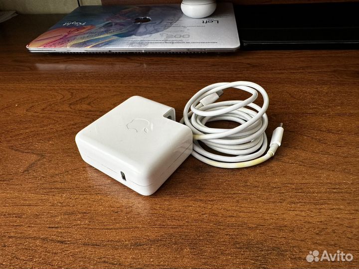 A1718 оригинальное З/У macbook