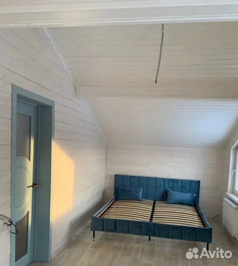 Кровать без матраса