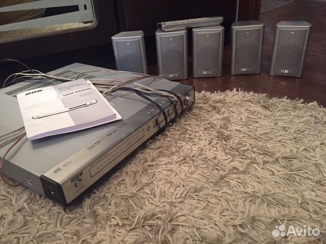 DVD плеер с домашним кинотеатром и сабуфером