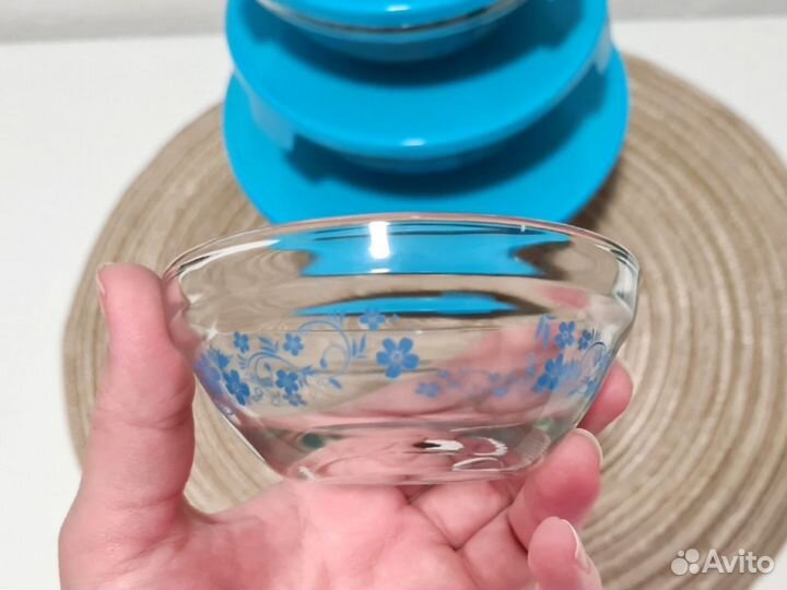 Набор салатников с крышкой новый 5 шт