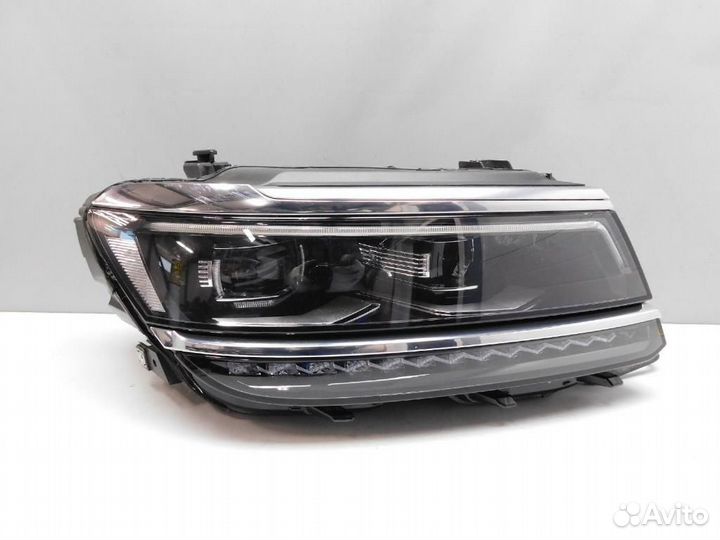 Фара правая Volkswagen Tiguan
