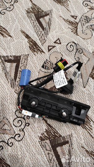 Кнопка багажника Джили Эмгранд Х7