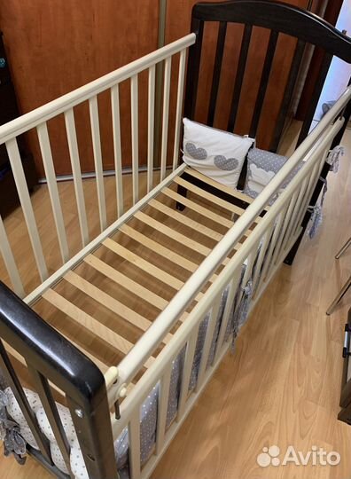 Детская кроватка с универсальным маятником