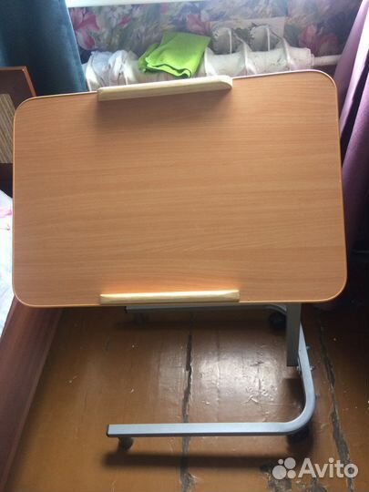 Передвижной столик