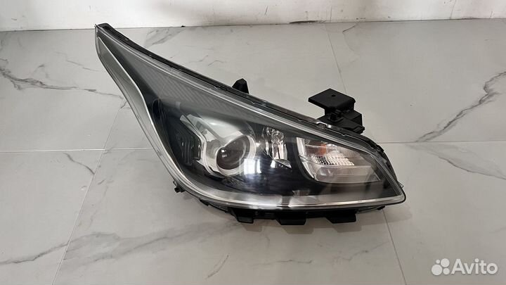 Фара Kia Rio 4 Дорестайлинг 2017-2020 правая