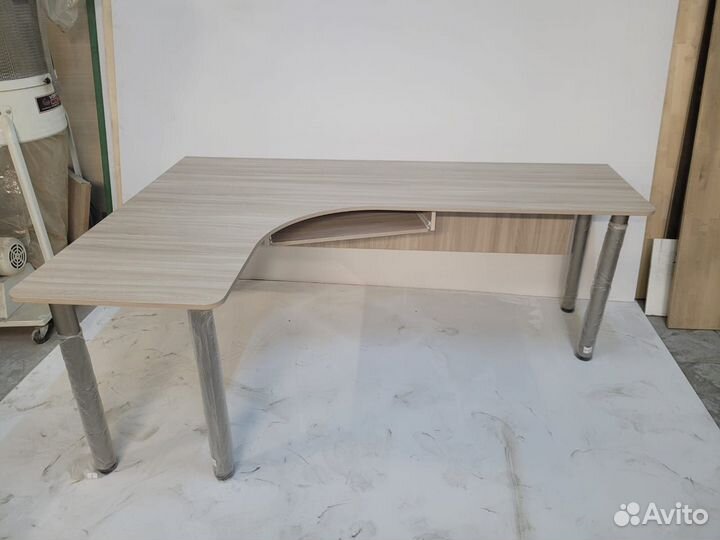 Стол офисный угловой