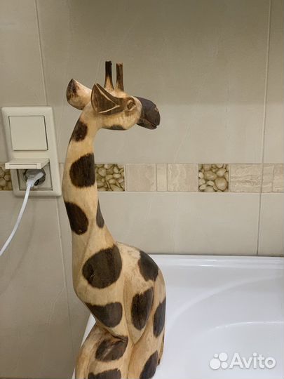 Деревянные статуэтки и фигурки