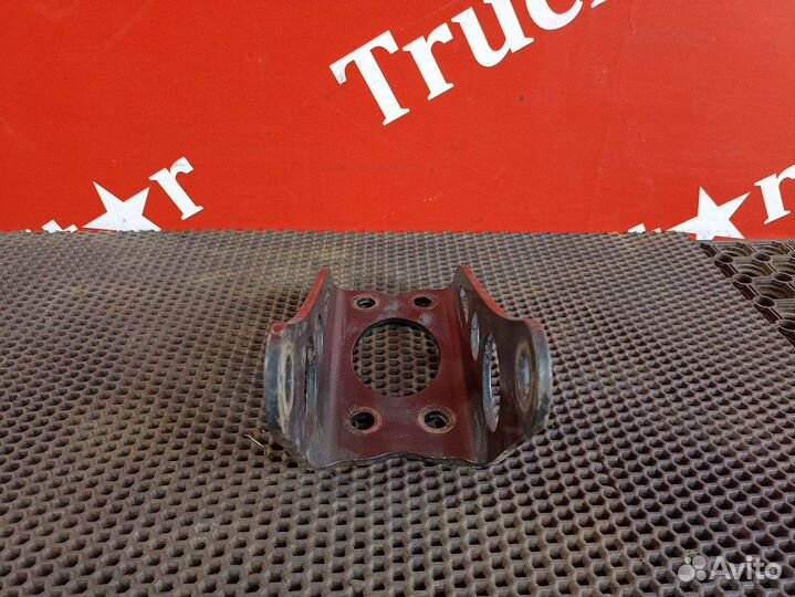 Кронштейн амортизатора переднего