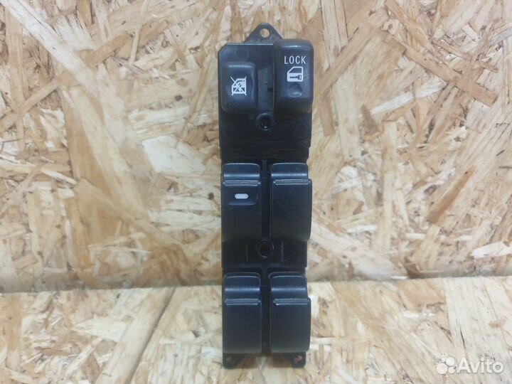 Блок управ. стеклоподъемниками Mitsubishi Lancer10