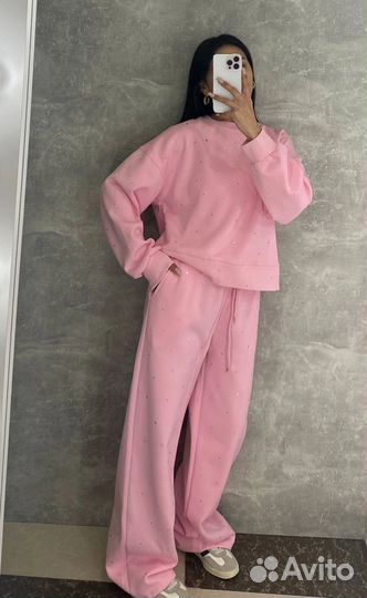 Спортивный костюм со стразами