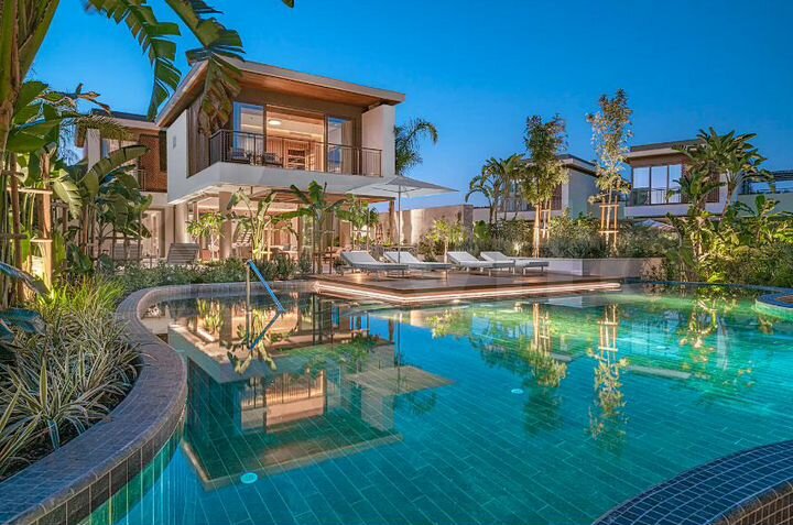 Дом 250 м² на участке 9,5 сот.