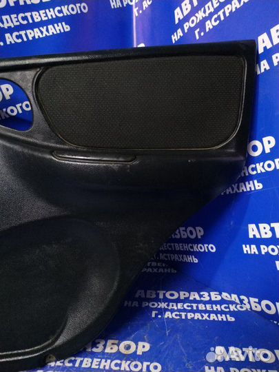 Задняя правая обшивка двери Chevrolet Niva