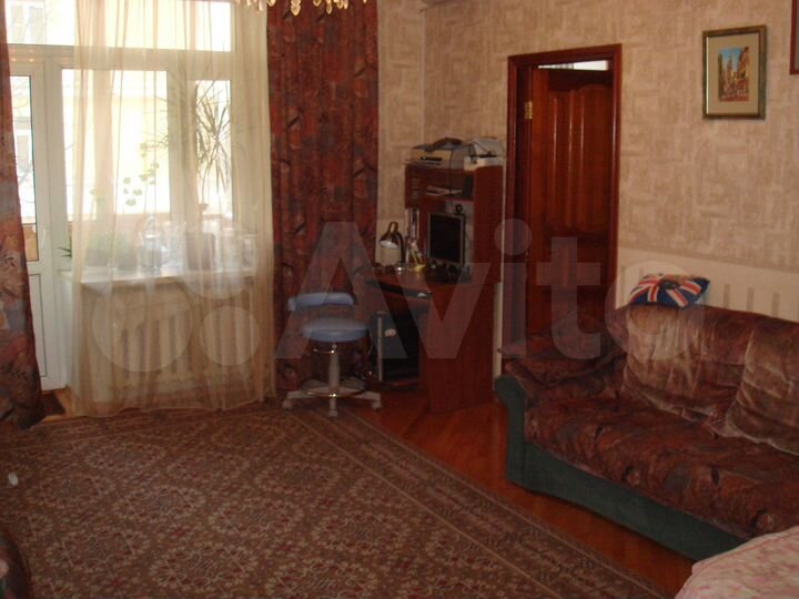 Комната 38 м² в 3-к., 4/6 эт.