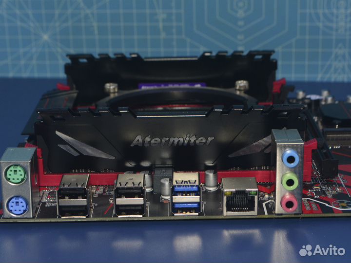 Материнская плата с процессором и памятью