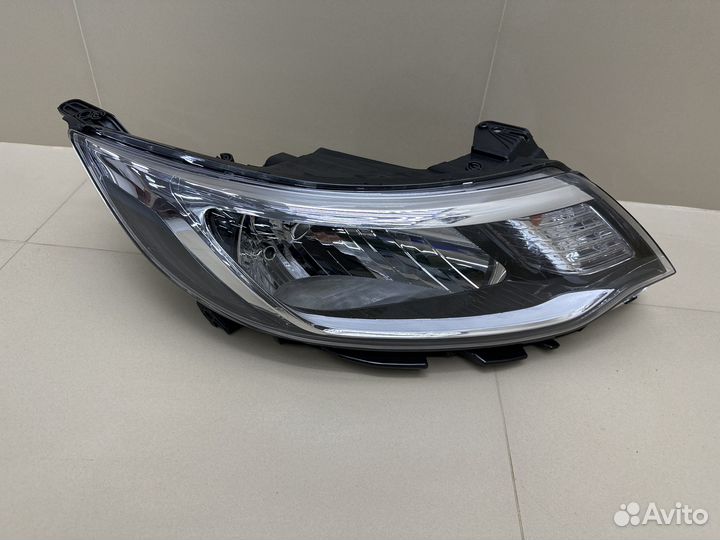 Фара правая Kia Rio 3
