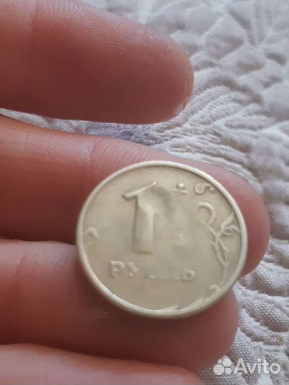 Заводской брак.и одна голова орла без глаза