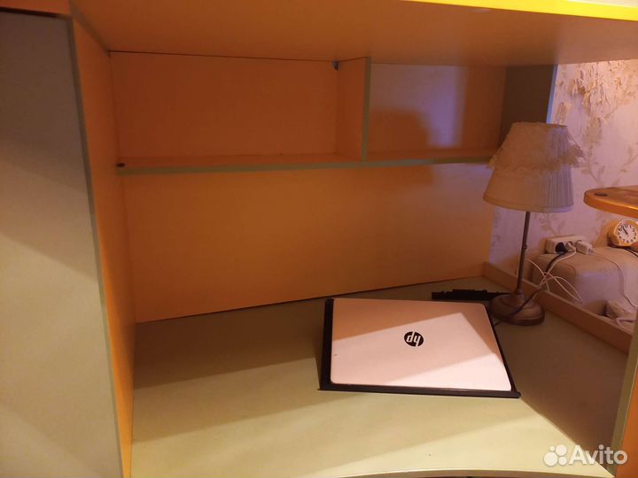 Детская кровать чердак со столом и шкафом