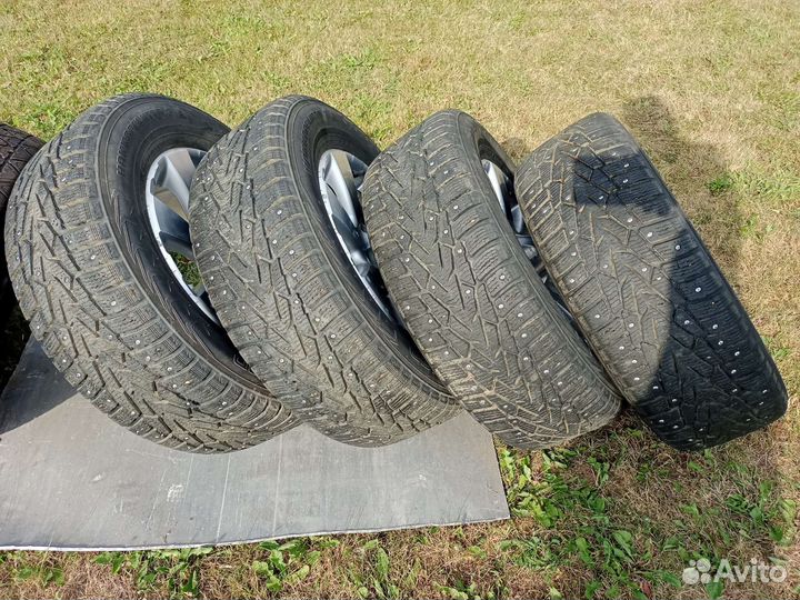 Nokian Tyres Hakkapeliitta 7 215/65 R16