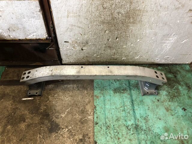 Усилитель переднего бампера Тойота Королла Версо