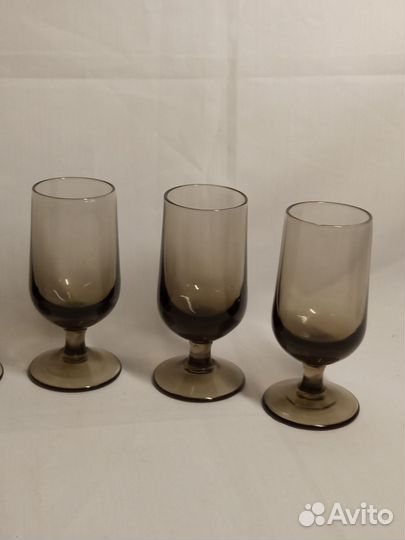 Комплект рюмок на ножке. Темное стекло