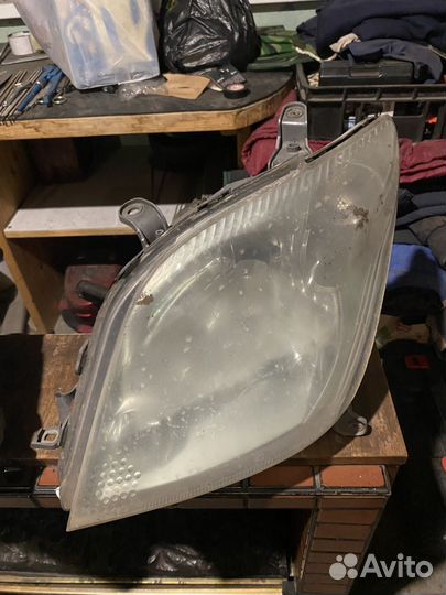 Фара toyota ist