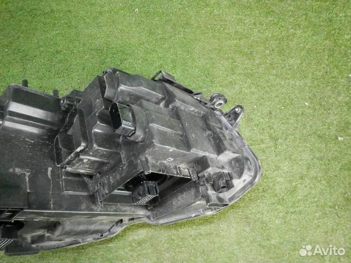 Фара левая Volkswagen Tiguan
