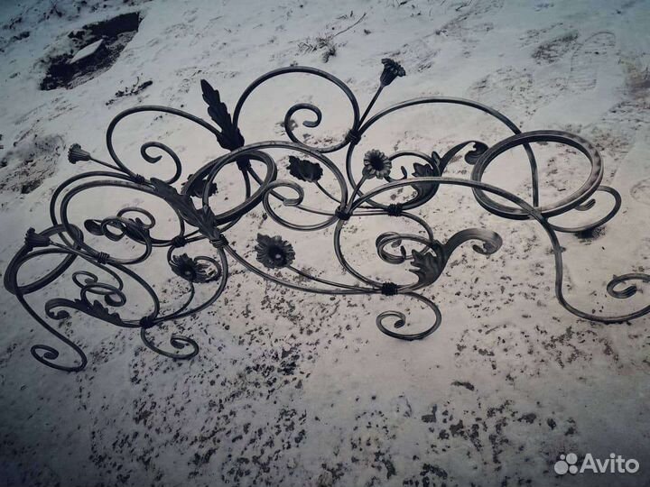 Кованная подставка под цветы