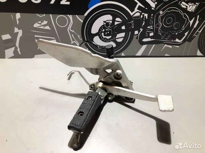 Правая подножка в сборе Yamaha FZR 1000 Genesis