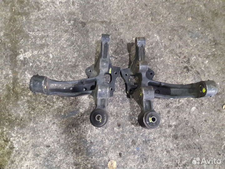 Кулак задний левый тойота камри 40,50,55