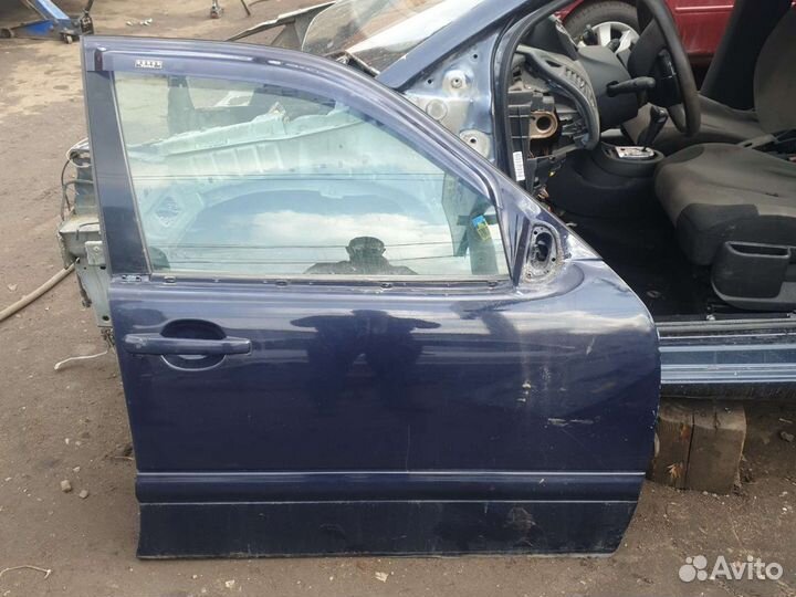 Передняя правая дверь в сборе мерседес w210